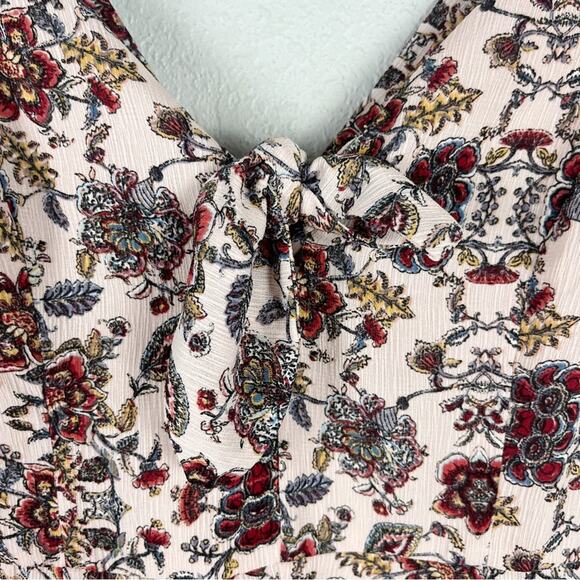 LUSH Floral Front Tie Romper - Picture 8 of 9